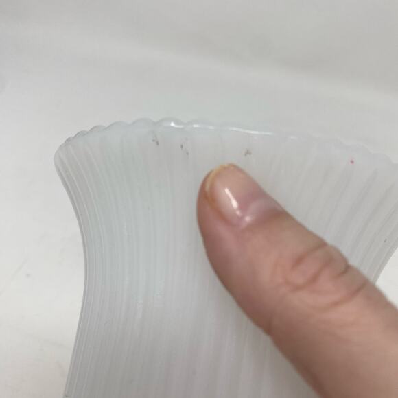 Milk glass vase oval pedestal EO Brody vintage Made in USA 5” - Picture 8 of 8